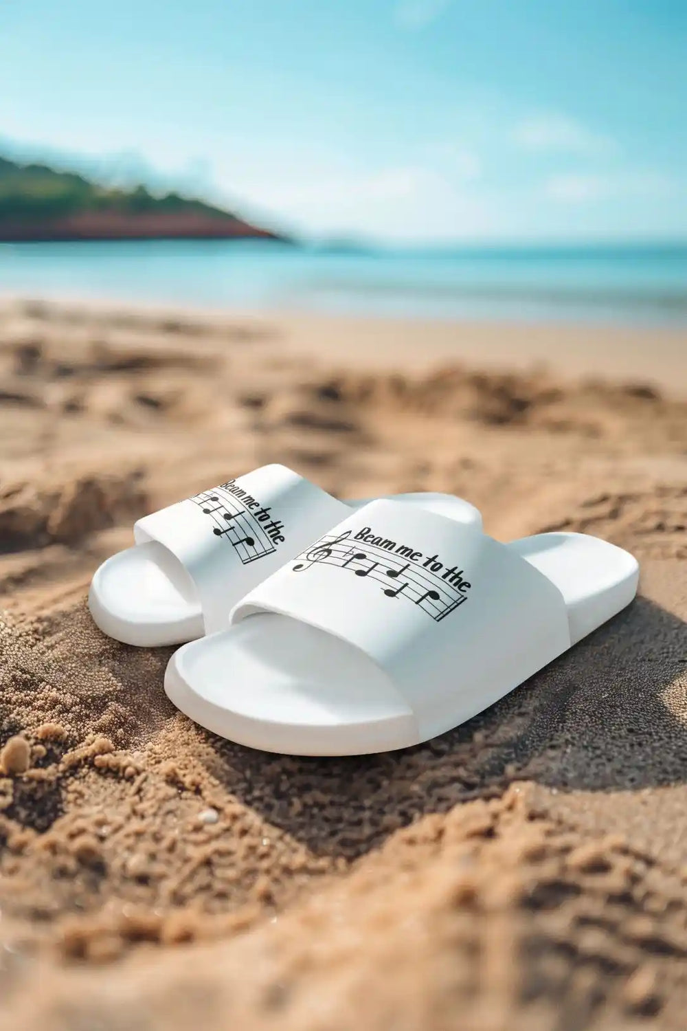 Musik‑Badelatschen „Beam me to the beach“ am Strand